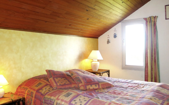 Holiday Home Le Petit Clos (RGV300)
