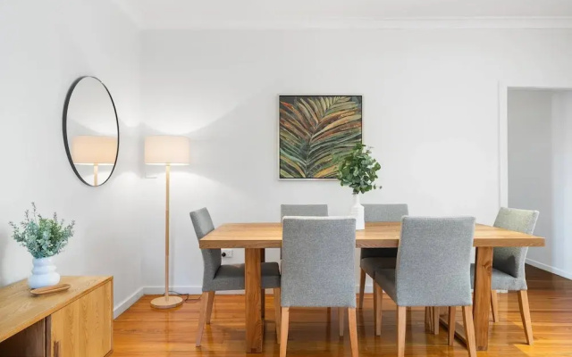 Bright 3-bed With Garden by Banks Street Reserve