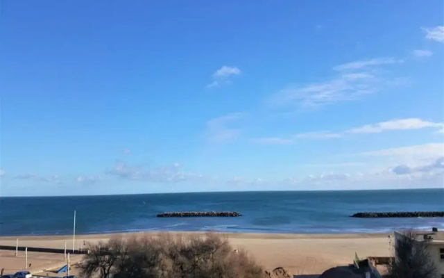 Family Retreat by Serignan Sea