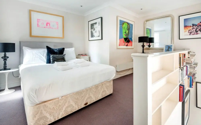 Chic Chelsea Home near South Kensington by UnderTheDoormat