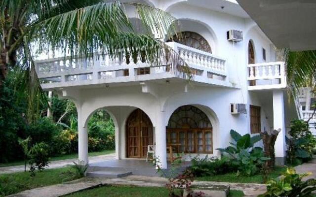 Отель The Gardenia Resort вид на фасад