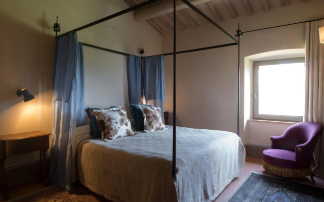 Sleeps: 12 (6 bedrooms, 6 bathrooms) 450 m2. Private garden and the pool (5x12 mts – 1,30mts depth),-VILLA LEOPOLDINA
