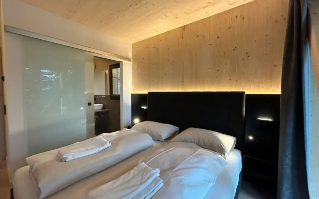 Superior Chalet With Sauna and hot tub