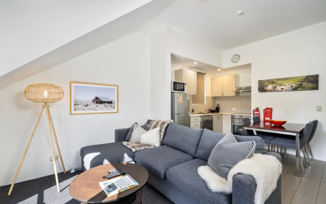 Lantern 1 Bedroom Balcony with Sweeping Mountain View