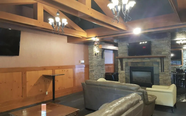 Twin Pine Inn & Suites