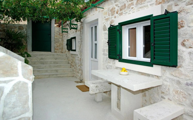 Apartment Cukarin A2 BOL-CENTER, Croatia