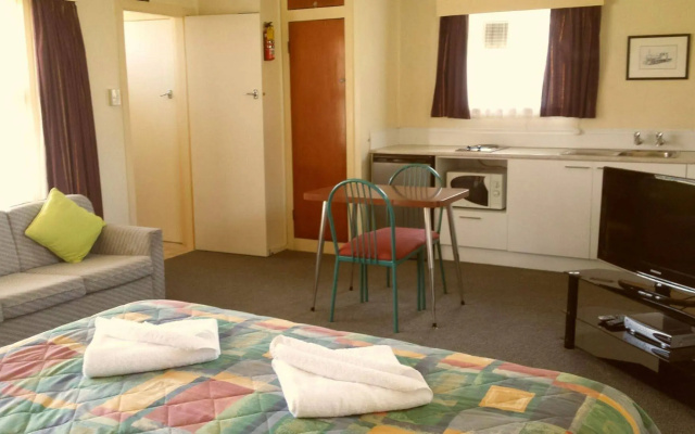 Lantern Court Motel