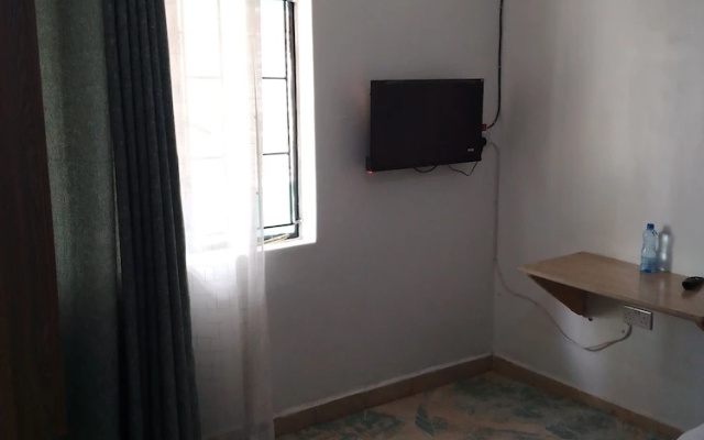 White House Lounge & Guest House