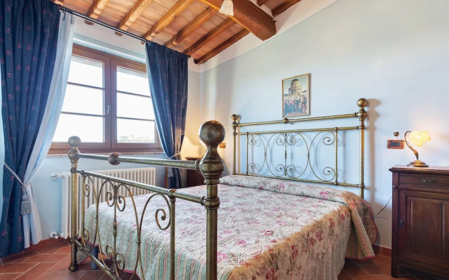 Secluded Holiday Home in Bibbiano With Courtyard