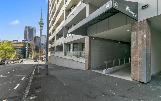 Zodiak Central 2 BR Apt Free Parking Gym