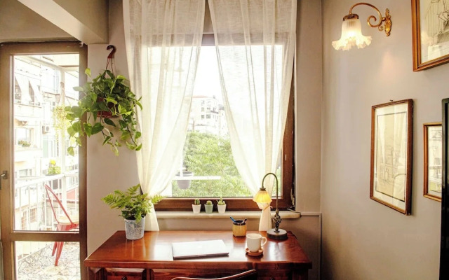Cozy & Bright Urban Home in Center
