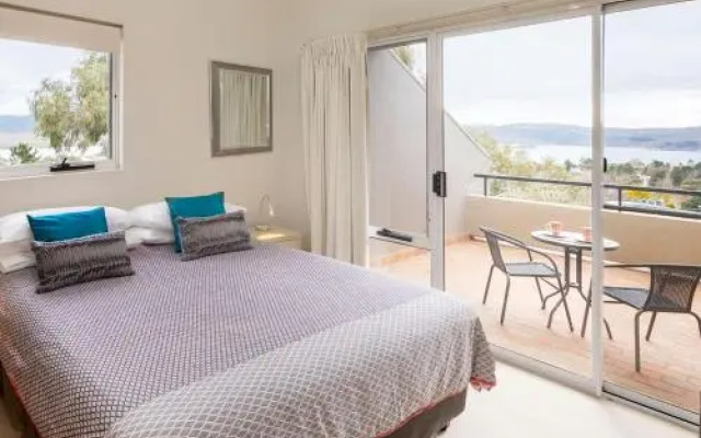 Cascades 18/3 Kurrajong Street