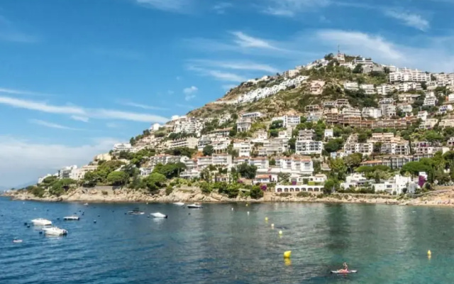 Marina 3 in Roses With 1 Bedrooms and 1 Bathrooms