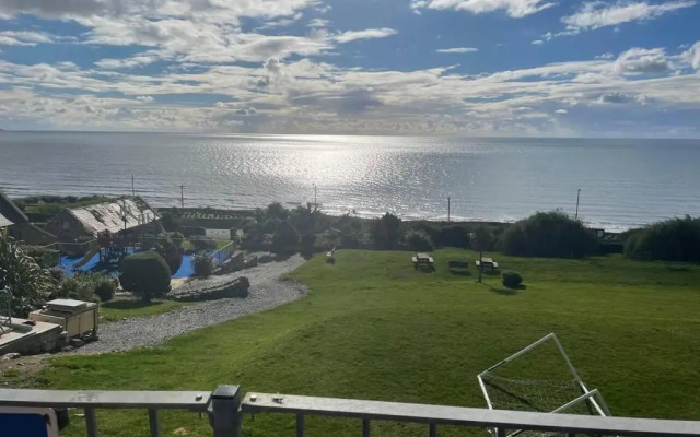 Barmouth Pet-friendly 2-bed Caravan With Sea View