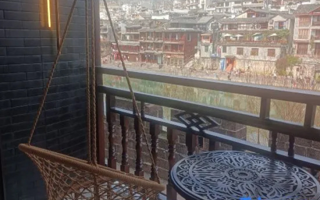 Yuejianglou River View Inn