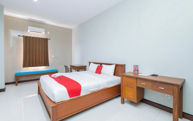 RedDoorz near Universitas Wijaya Kusuma 2
