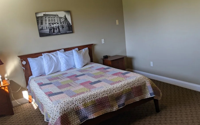 The Meadowlark Inn