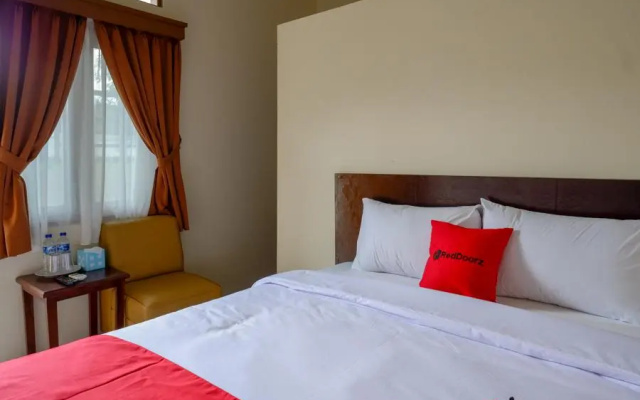 RedDoorz near Stadion 45 Karanganyar