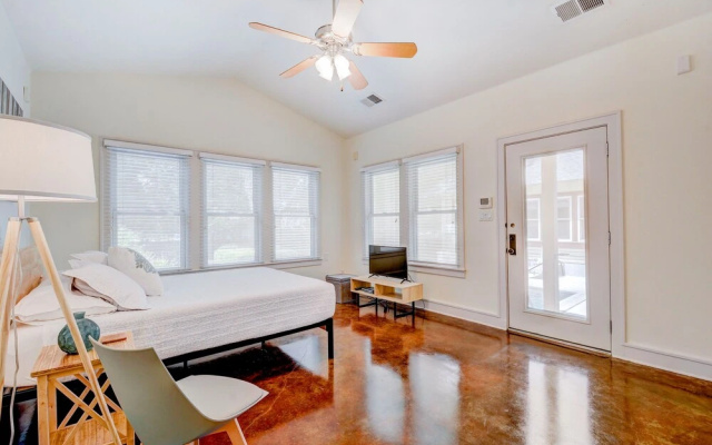 2408 Wilson Street House by RedAwning