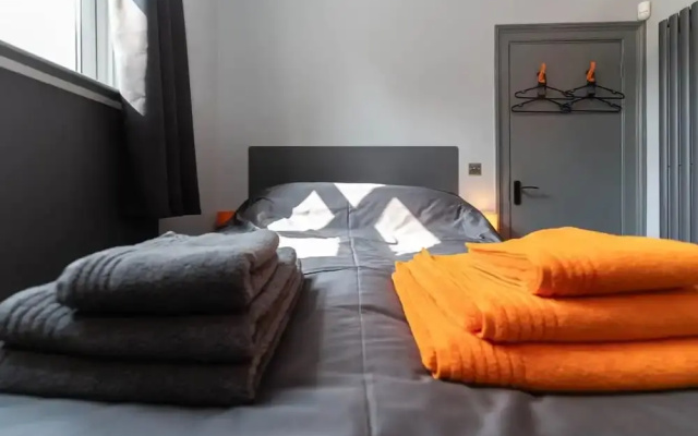 Host Stay Queens Maisonette
