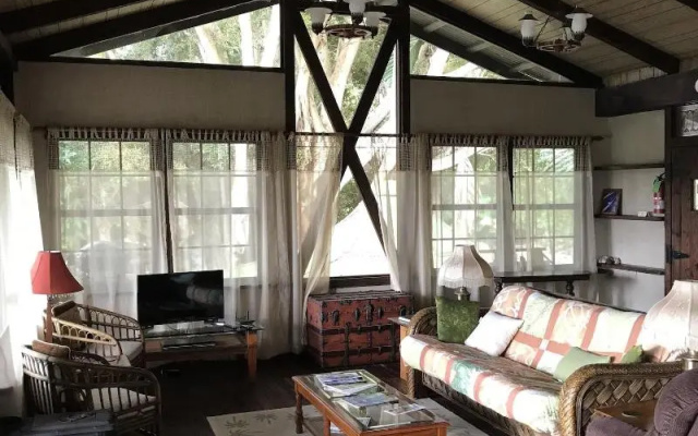 Hale Maluhia Country Inn