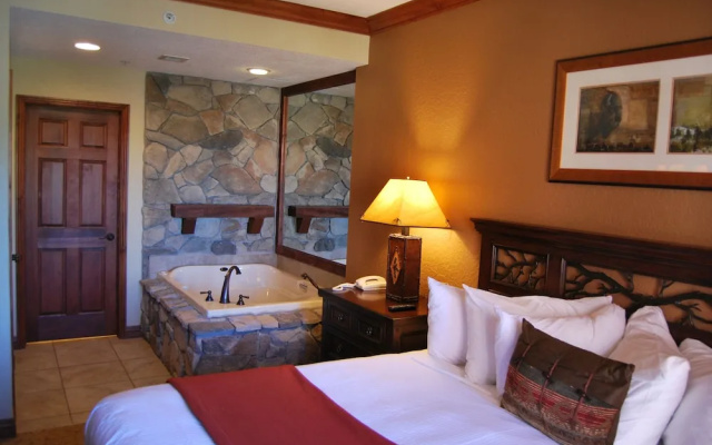 White Pines 2-BD at Westgate - Eureka