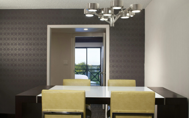 Embassy Suites by Hilton Philadelphia Airport