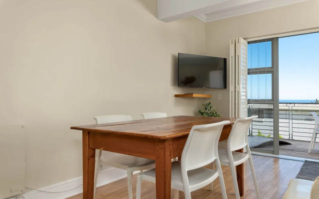 Caprice Court 6