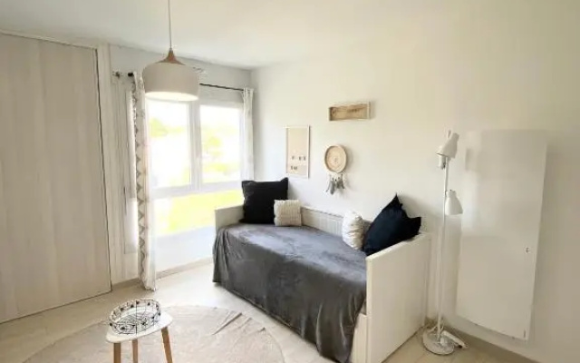 Studio Recent Proche de la Mer