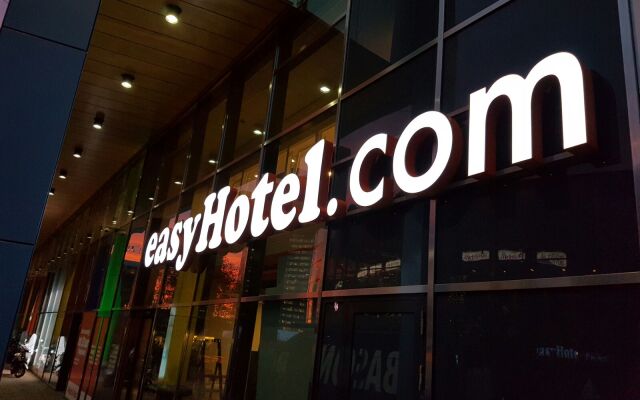 Отель easyHotel Amsterdam Arena Boulevard Нидерланды, Амстердам - 2 отзыва об отеле, цены и фото номеров - забронировать отель easyHotel Amsterdam Arena Boulevard онлайн вид на фасад