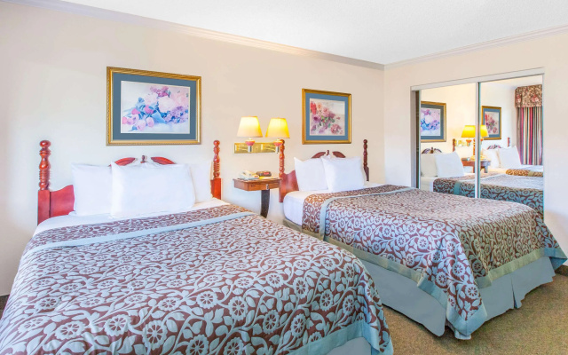 Days Inn by Wyndham Camarillo - Ventura