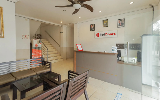 RedDoorz near Juanda Airport T1