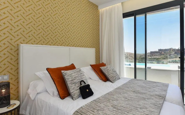 Villa in Salobre With Pool & Golf Nearby