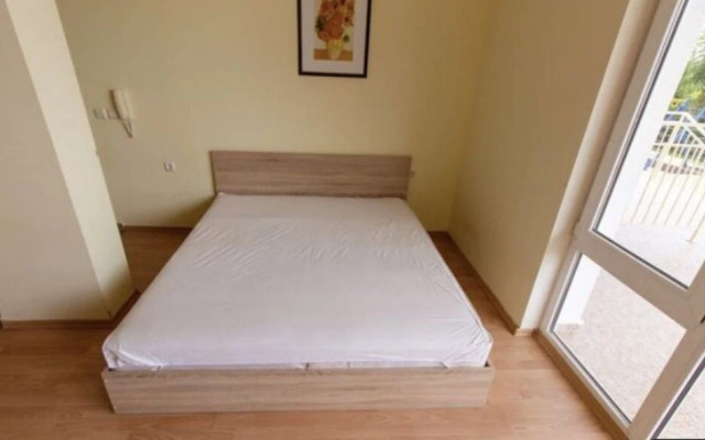 Beautiful 59s 1-bed Studio Apartment in Sveti Vlas