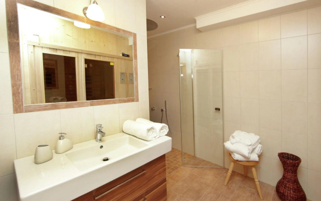 Luxurious Holiday Home in Saalbach-Hinterglemm with Sauna