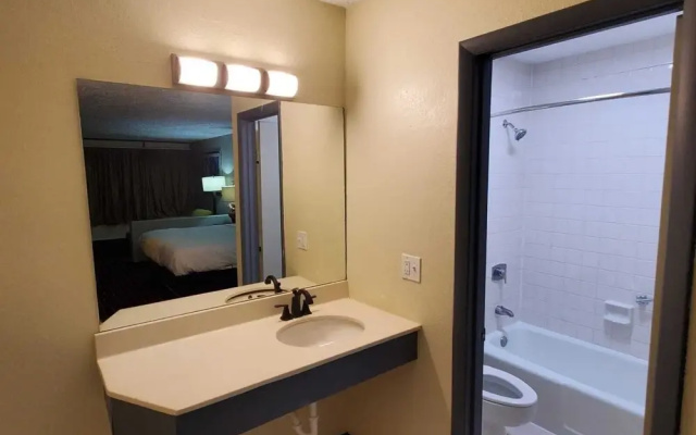 Palmetto Inn & Suites