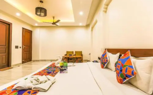 OYO 7785 Noida Castle