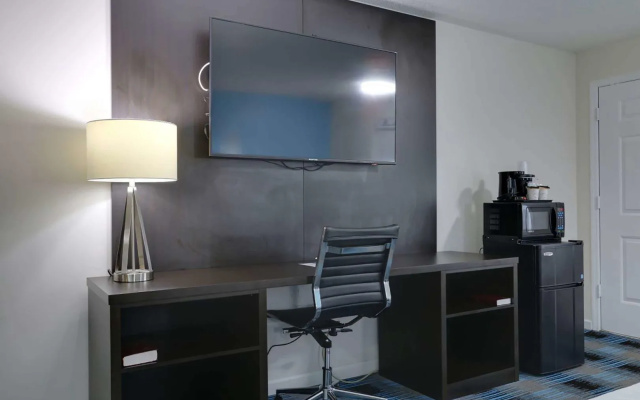 Travelodge by Wyndham Calhoun South I-75