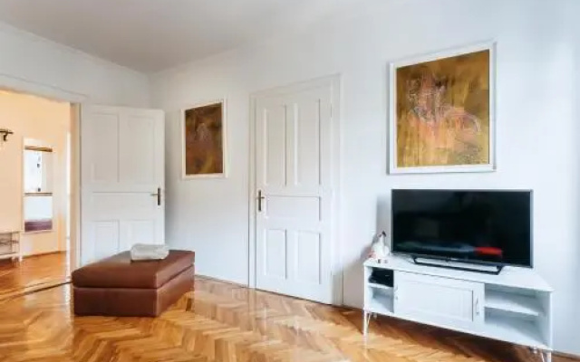 Bond Apartment