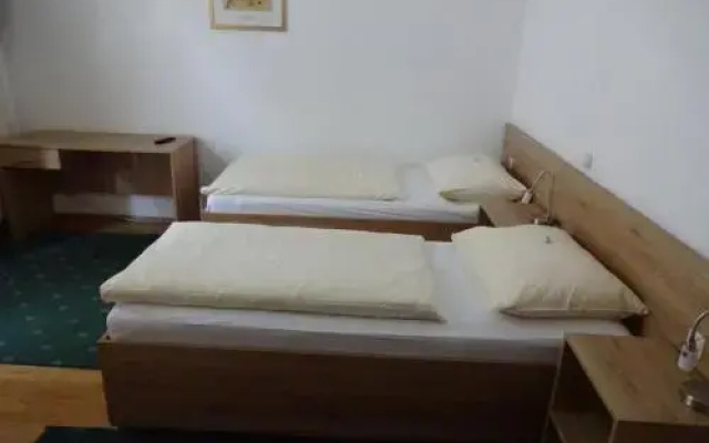 Hotel-garni & Hostel Sandwirt