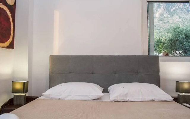 Nina's Villa, Cosy Seaview Retreat