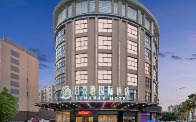 Huichang Moon Bay International Hotel (Huichang County Administrative Center Store)