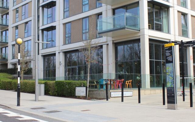 Апартаменты Stratford Luxury Apartment вид на фасад