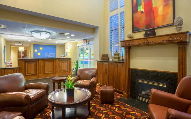 Comfort Suites near Birkdale Village- Huntersville