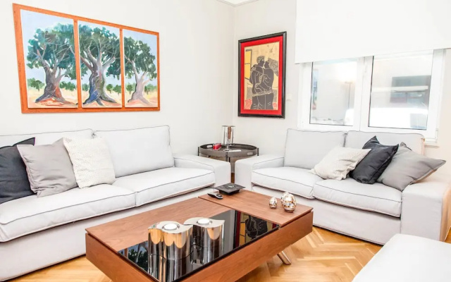 A Chic Kolonaki Apartment