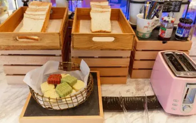 Echarm Plus Hotel（ Jingdezhen Taoxi Chuan Hotel ）
