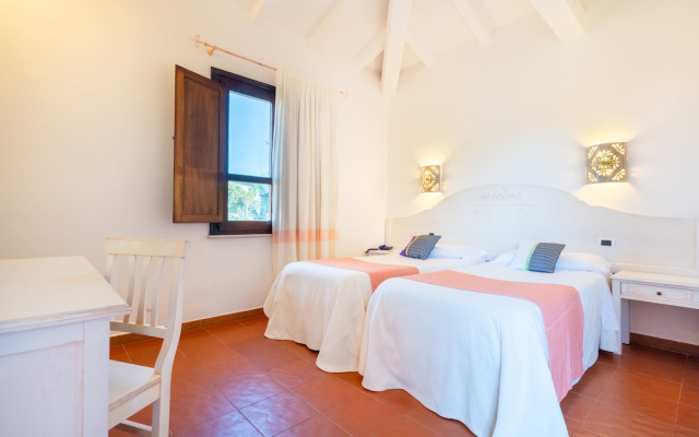 Hotel with swimming pool in Bari Sardo