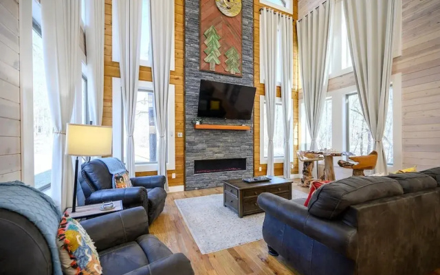 Stardust Hollow Cabin for 14