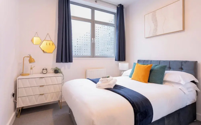 Modern 2- Bedroom Apartment in Central Redhill!
