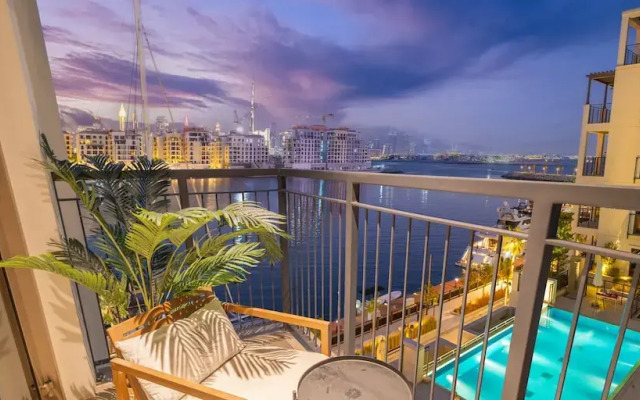 LUX  The Le Pont Sea View Suite